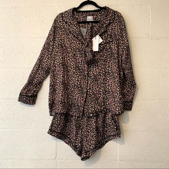 Nwt Revolve Plush Cheetah Black Brown 3pc Pajama set - Picture 5 of 7